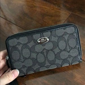 Dual Zipper Coach Wallet 😍😍